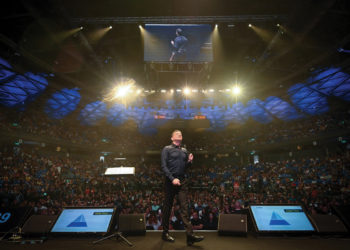 אולמן בשירות העם