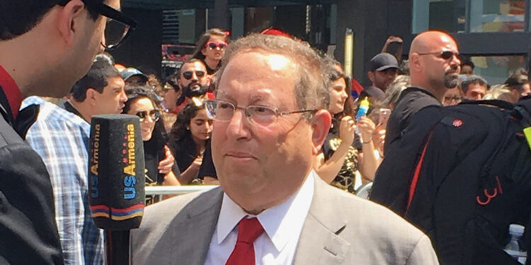 פול קוראץ רץ לתפקיד בקר העיר