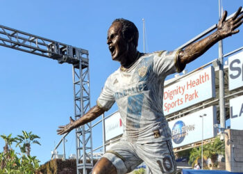 מלך השערים מברונזה