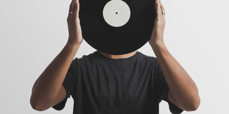 בחזרה לוויניל