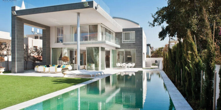 ג'יזל אביב – המתווכת הישראלית שמלווה תושבי־חוץ בקנייה ומכירה של נכסים בארץ