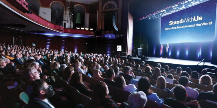 Whole Theater | Jonah Light Photography מנהיגי המחר בפסטיבל האורות