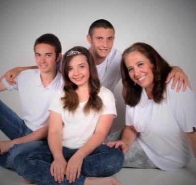 Amy, Zach, Adam and Amy בחירתה של ליה