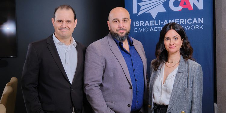 אסתר רביד, מייקל מיכאלוב ודילון הוזייר | צילום: אברהם יוסף פאל
 אנחנו יכולים