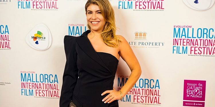 האישה שלנו בהוליווד