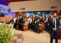 קהל של אלף איש הגיע לטקס יום הזיכרון שנערך בסטיפן ס. וויז טמפל זוכרים את הנופלים
