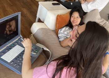 אומרים שלום לתינוק/ת