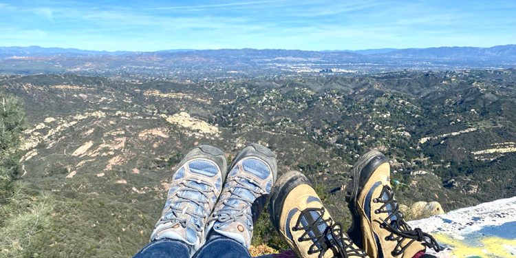 טיול לנקודת תצפית בטופנגה קניון, קליפורניה