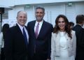 מימין לשמאל: סגנית ראש עיריית בוורלי הילס שרונה נזריאן, הקונכ"ל ישראל בכר ואילן קאר מפגש משפחתי בנקאי עם IDB