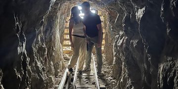 מנהרות ופסי הובלה לזהב בעקבות מחפשי הזהב