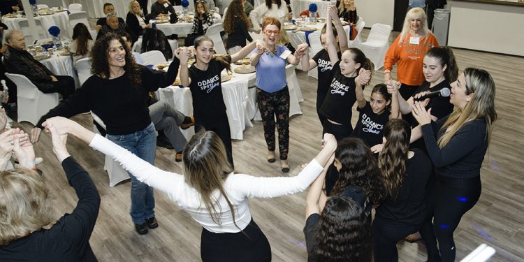 כל אחד הוא אור קטן וכולנו אור איתן