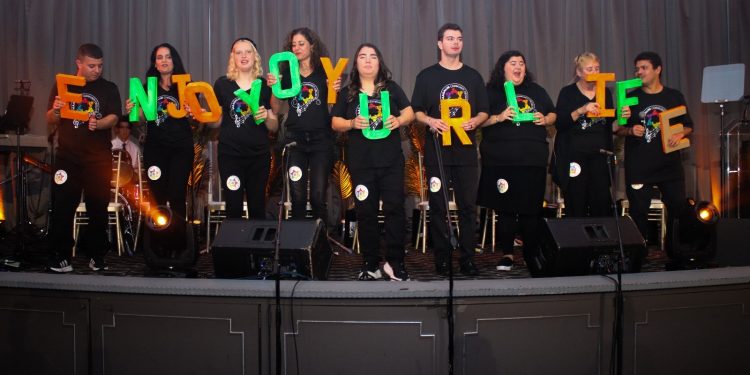 חיבוק קהילתי בלב לוס אנג'לס