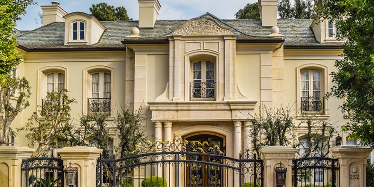 הביטוחים עולים, הבתים עומדים