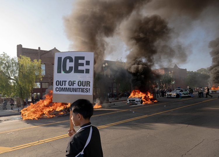 מחאות, אכיפת חוק והוויכוח האמריקאי סביב ICE