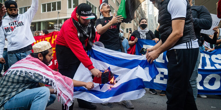 הפגנות נגד ישראל בניו יורק | Depositphotos כשהיהודי הפרוגרסיבי עדיין לא מספיק פרוגרסיבי